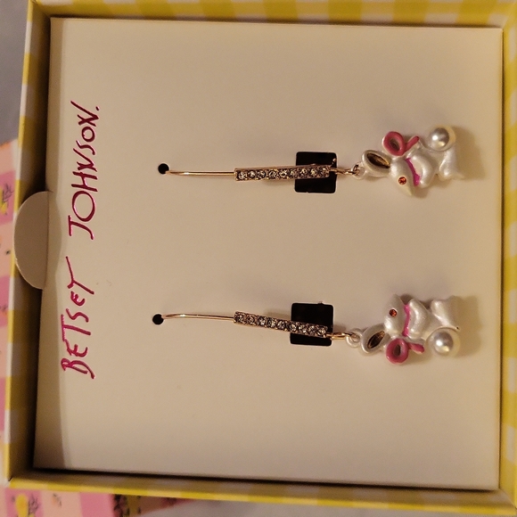 Betsey Johnson bunny dangle earrings - Picture 4 of 9